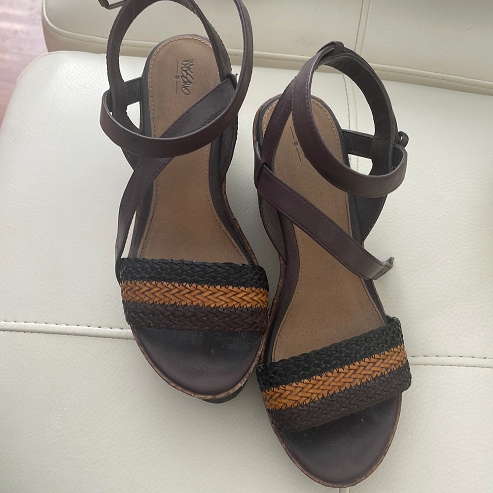 Size 8 wedges